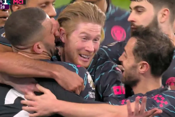 曼城德布勞內(nèi)八年英超生涯首次用頭球攻破對方球門