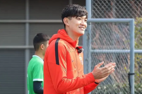 南通支云海港國門顏駿凌在第300場中超聯(lián)賽展現(xiàn)出色實(shí)力